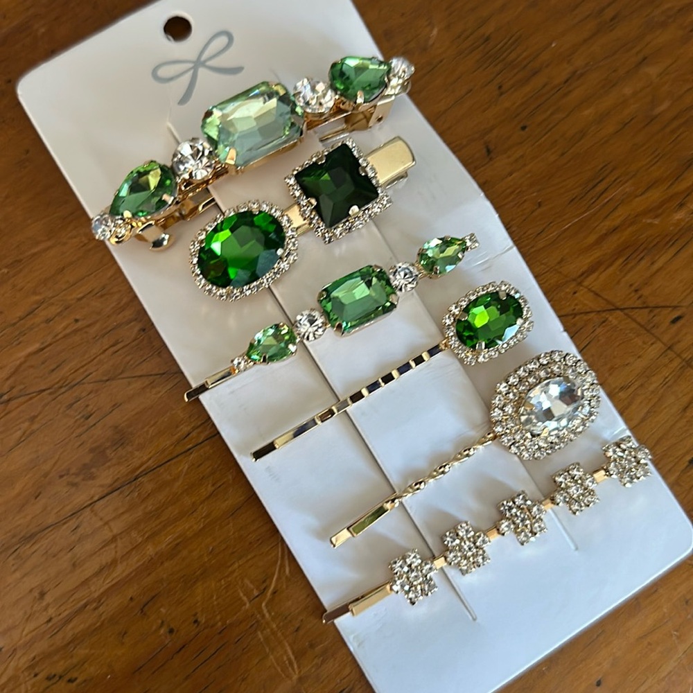 NWT Emerald Bling Hair Clips